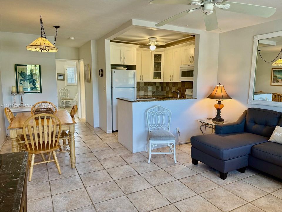 待售: $139,900 (1 贝兹, 1 浴室, 550 平方英尺)