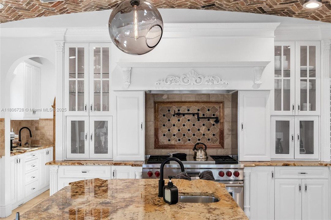 待售: $5,706,427 (6 贝兹, 7 浴室, 7286 平方英尺)