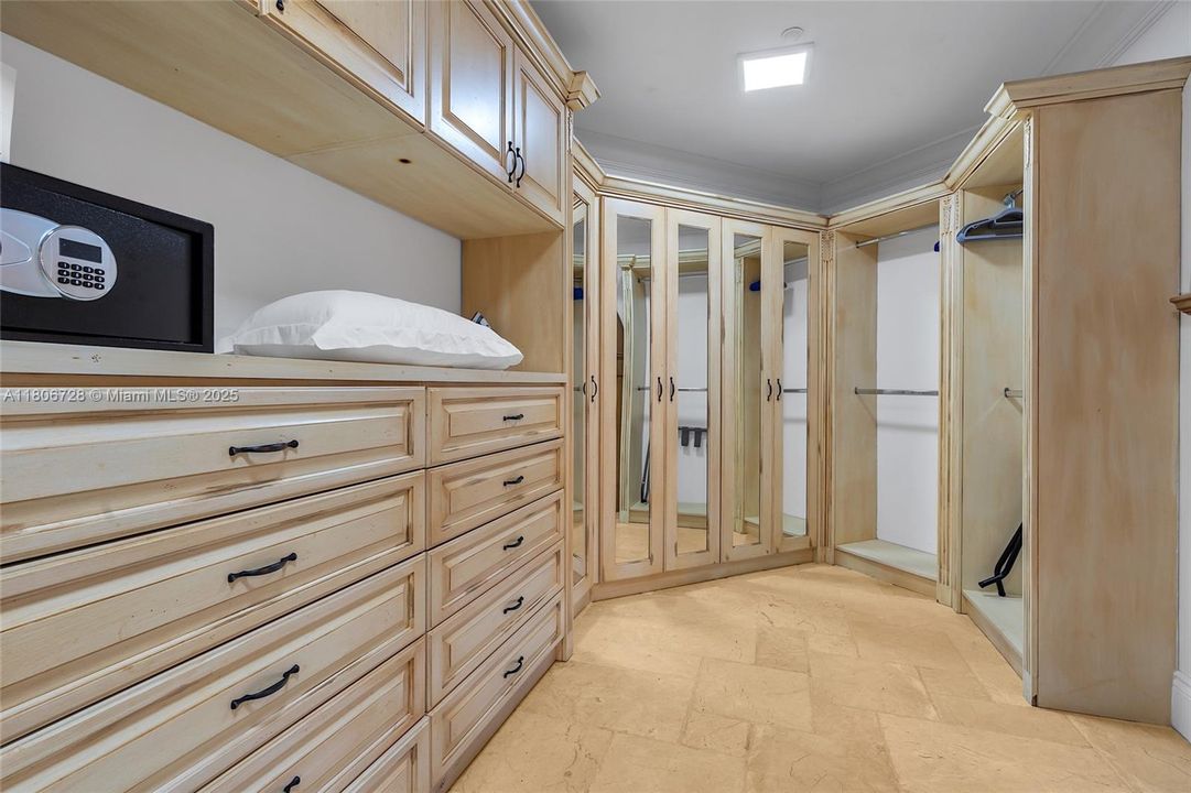 待售: $5,706,427 (6 贝兹, 7 浴室, 7286 平方英尺)