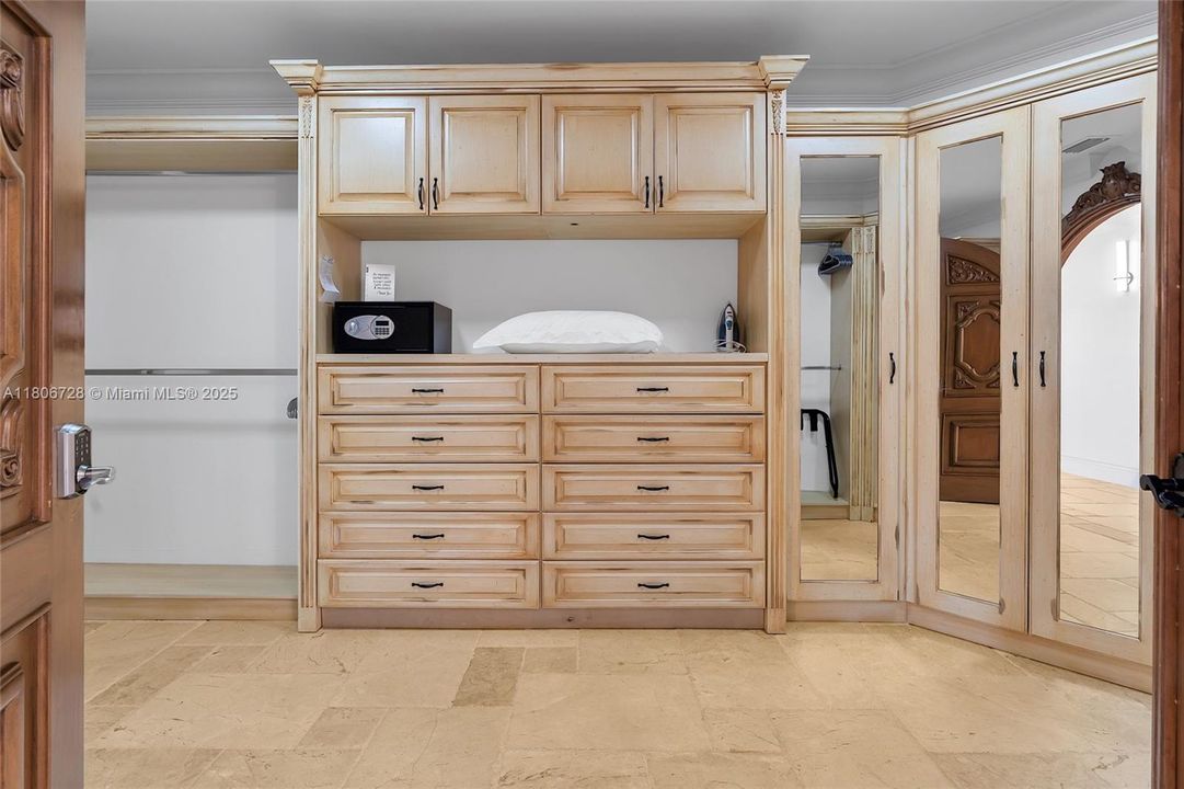 待售: $5,706,427 (6 贝兹, 7 浴室, 7286 平方英尺)