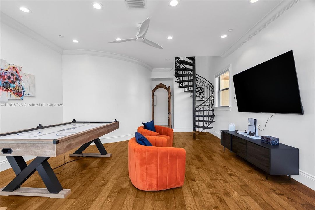 待售: $5,706,427 (6 贝兹, 7 浴室, 7286 平方英尺)