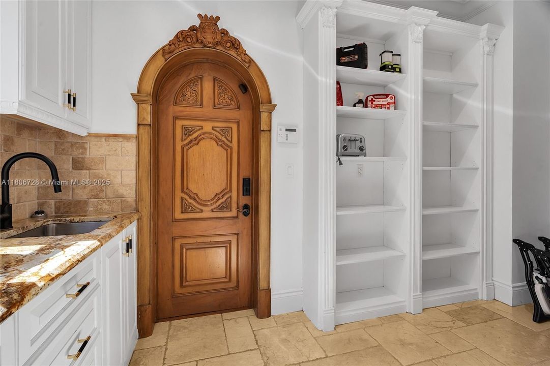 待售: $5,706,427 (6 贝兹, 7 浴室, 7286 平方英尺)