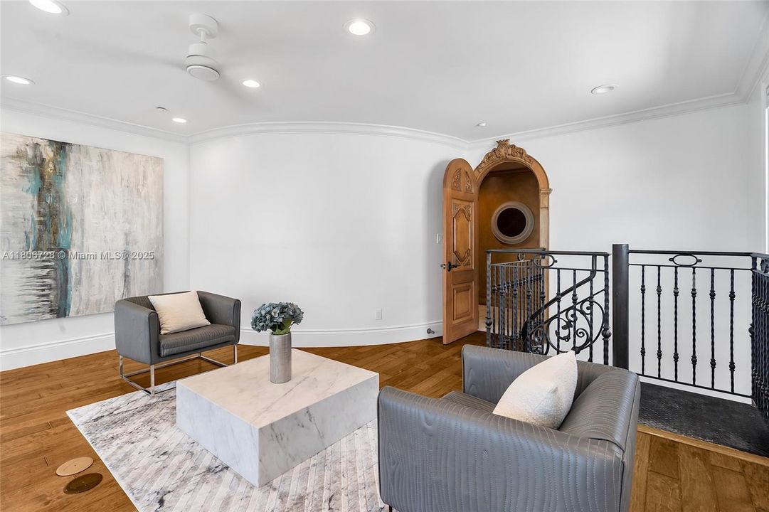 待售: $5,706,427 (6 贝兹, 7 浴室, 7286 平方英尺)