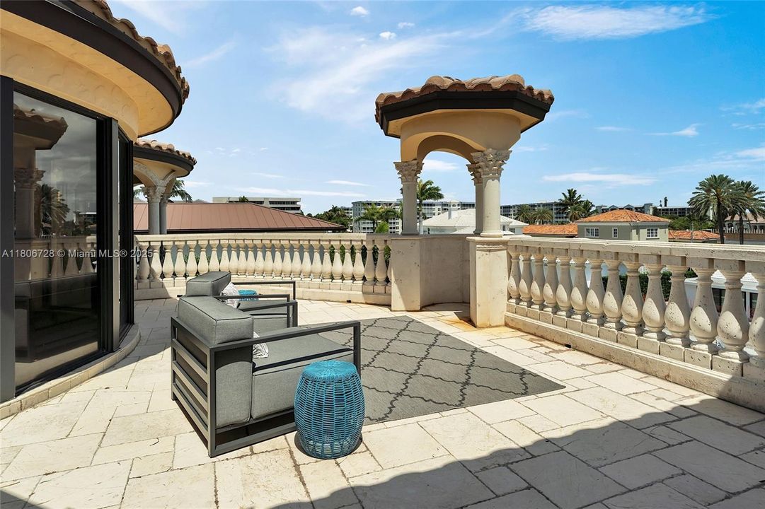 待售: $5,706,427 (6 贝兹, 7 浴室, 7286 平方英尺)