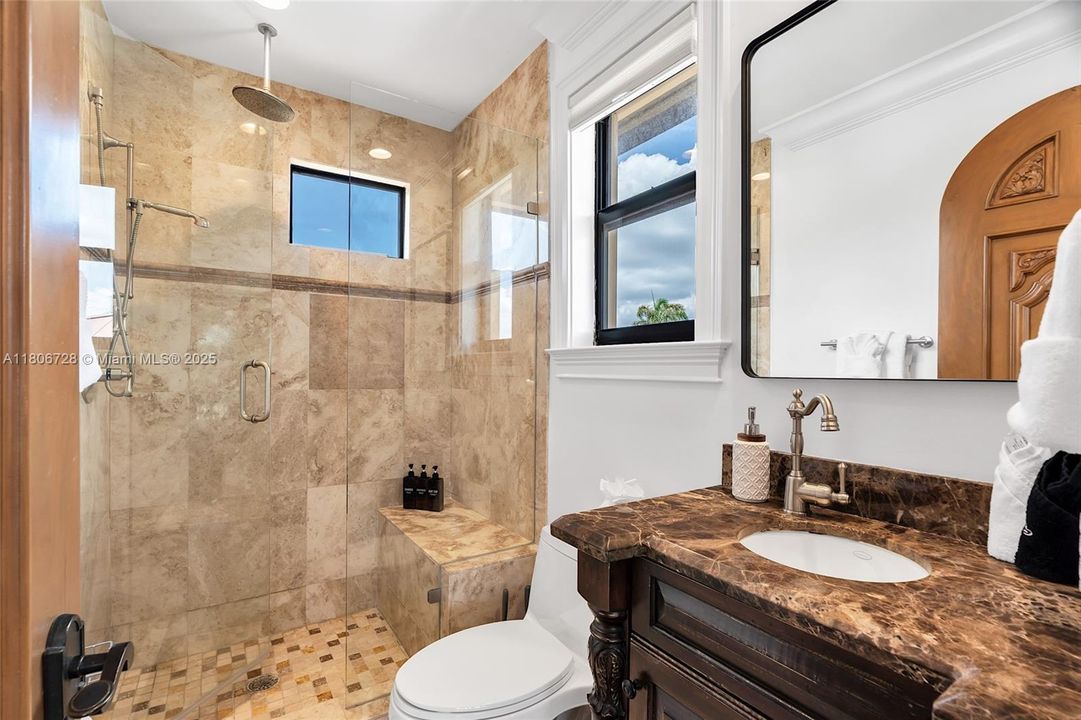 待售: $5,706,427 (6 贝兹, 7 浴室, 7286 平方英尺)