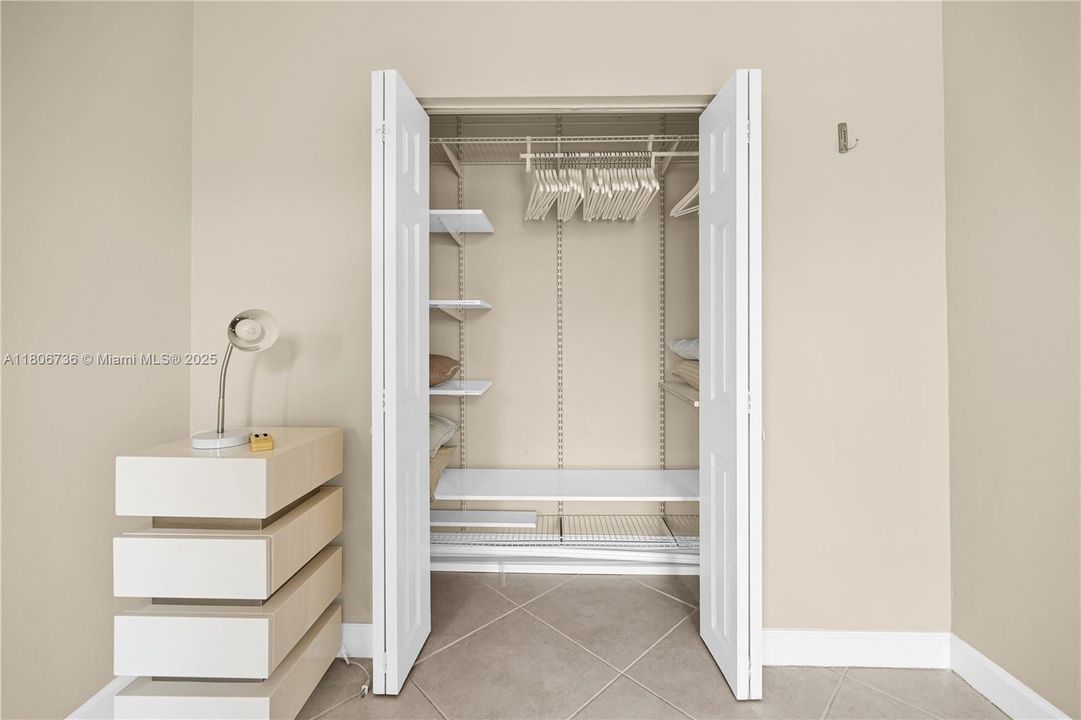 Недавно продано: $335,000 (2 спален, 1 ванн, 691 Квадратных фут)