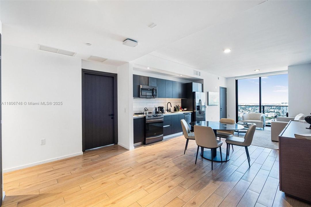 En Venta: $1,090,000 (3 camas, 3 baños, 1135 Pies cuadrados)