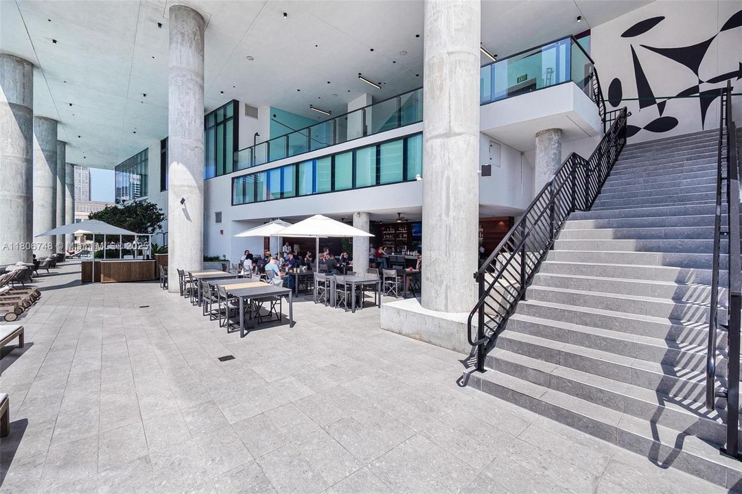 En Venta: $1,090,000 (3 camas, 3 baños, 1135 Pies cuadrados)