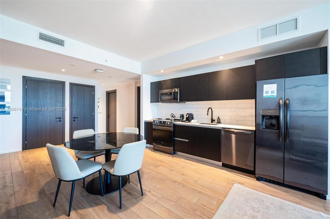 En Venta: $1,090,000 (3 camas, 3 baños, 1135 Pies cuadrados)