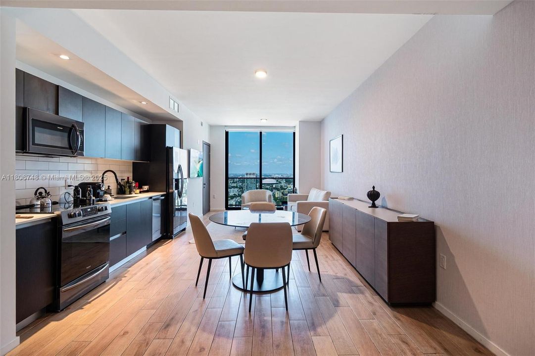 En Venta: $1,090,000 (3 camas, 3 baños, 1135 Pies cuadrados)