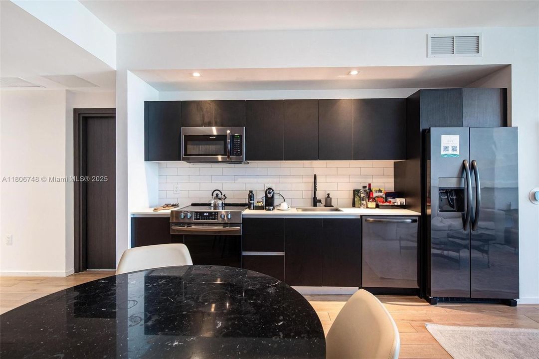 En Venta: $1,090,000 (3 camas, 3 baños, 1135 Pies cuadrados)