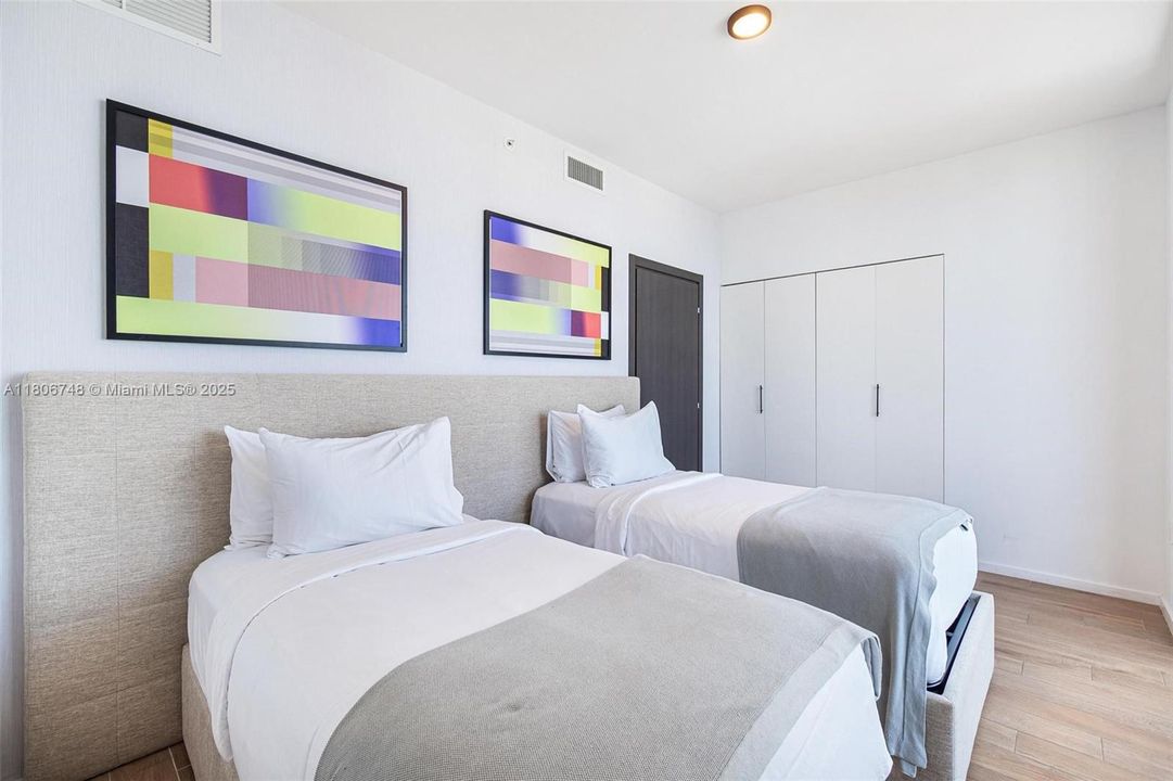 En Venta: $1,090,000 (3 camas, 3 baños, 1135 Pies cuadrados)