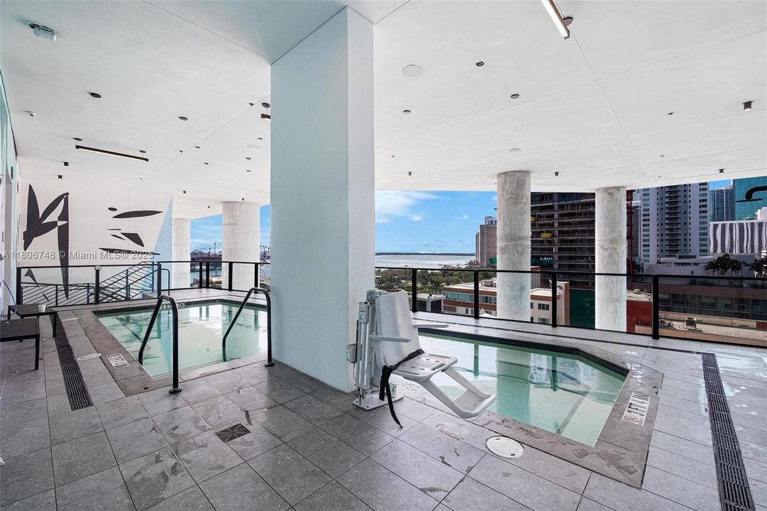 En Venta: $1,090,000 (3 camas, 3 baños, 1135 Pies cuadrados)