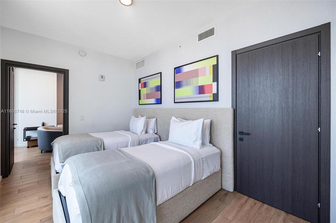 En Venta: $1,090,000 (3 camas, 3 baños, 1135 Pies cuadrados)