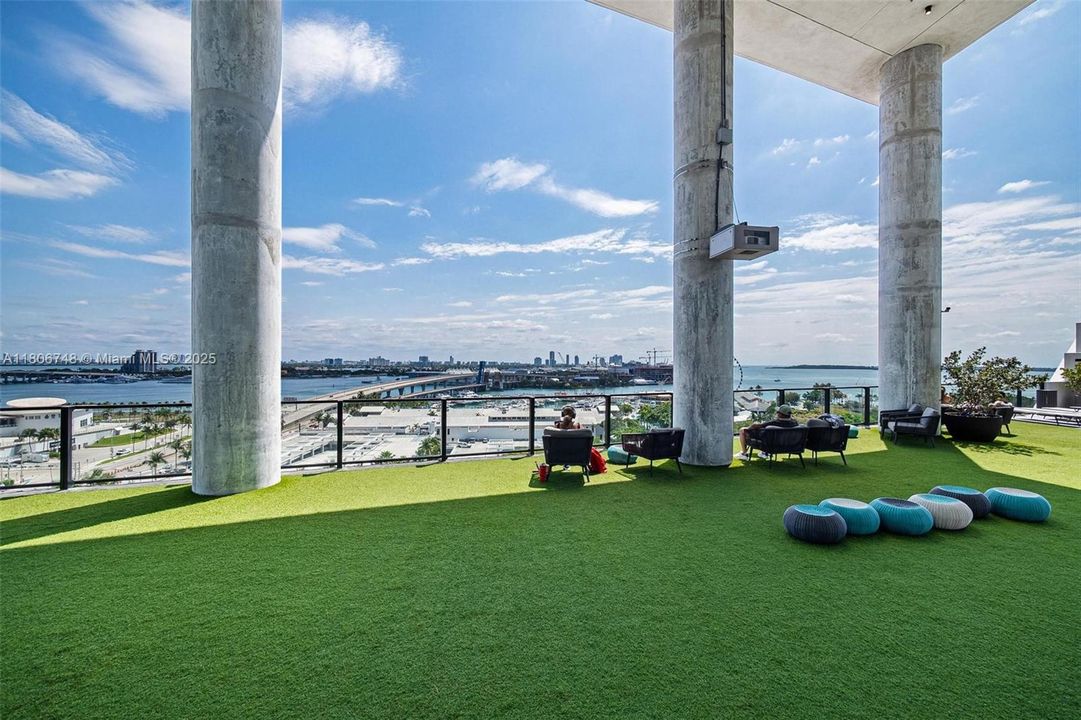 En Venta: $1,090,000 (3 camas, 3 baños, 1135 Pies cuadrados)