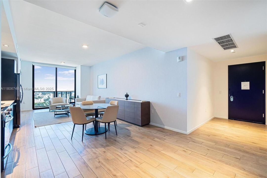 En Venta: $1,090,000 (3 camas, 3 baños, 1135 Pies cuadrados)