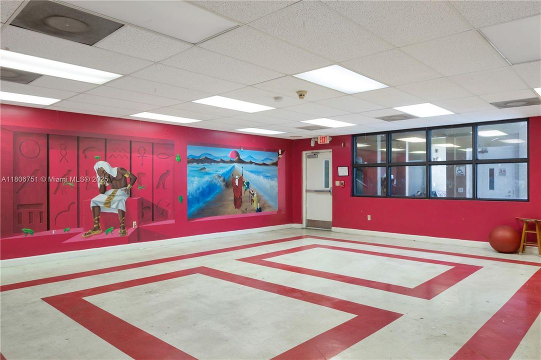 #1 of 4 - Quad suite option.