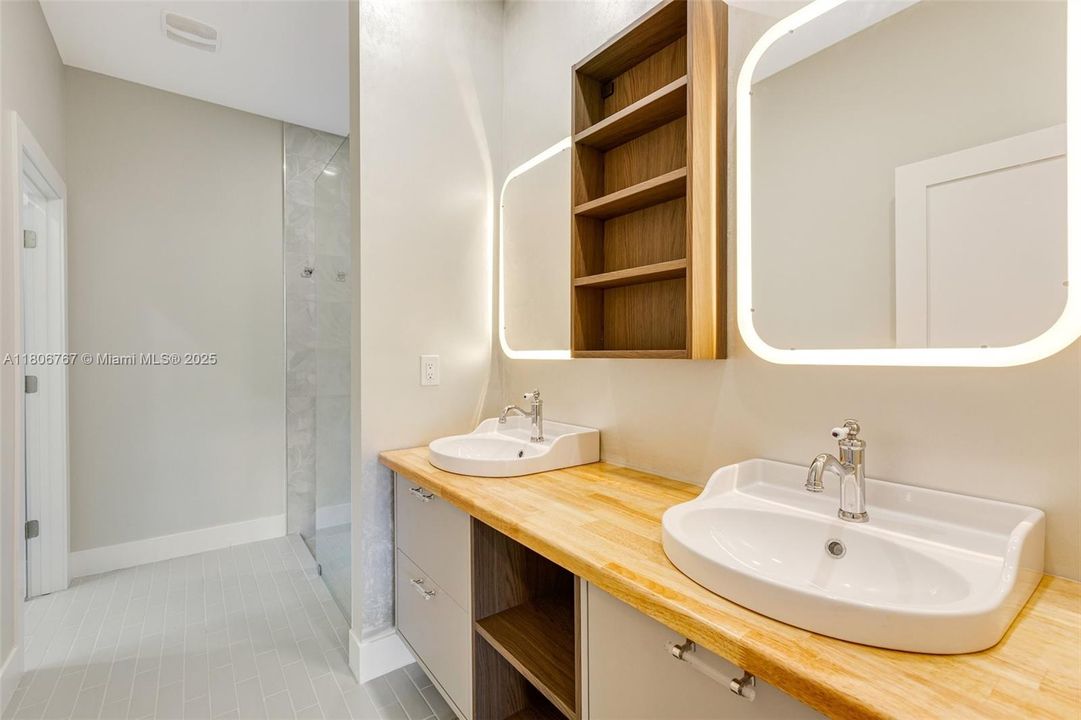 Recently Rented: $2,650 (4 beds, 2 baths, 1500 Square Feet)