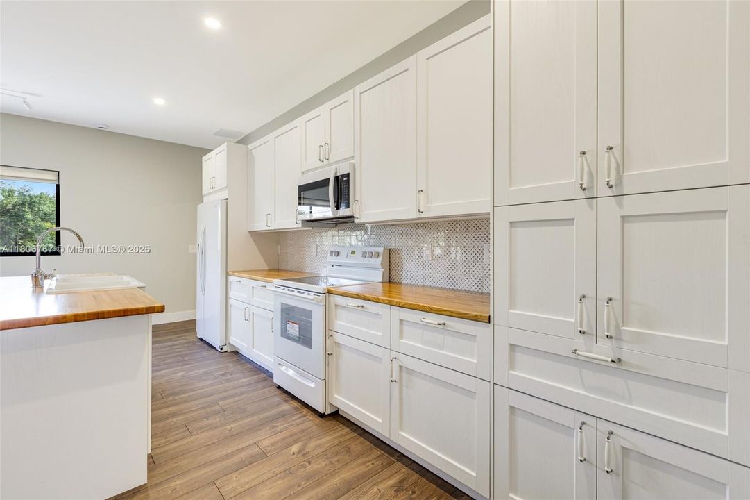 Recently Rented: $2,650 (4 beds, 2 baths, 1500 Square Feet)