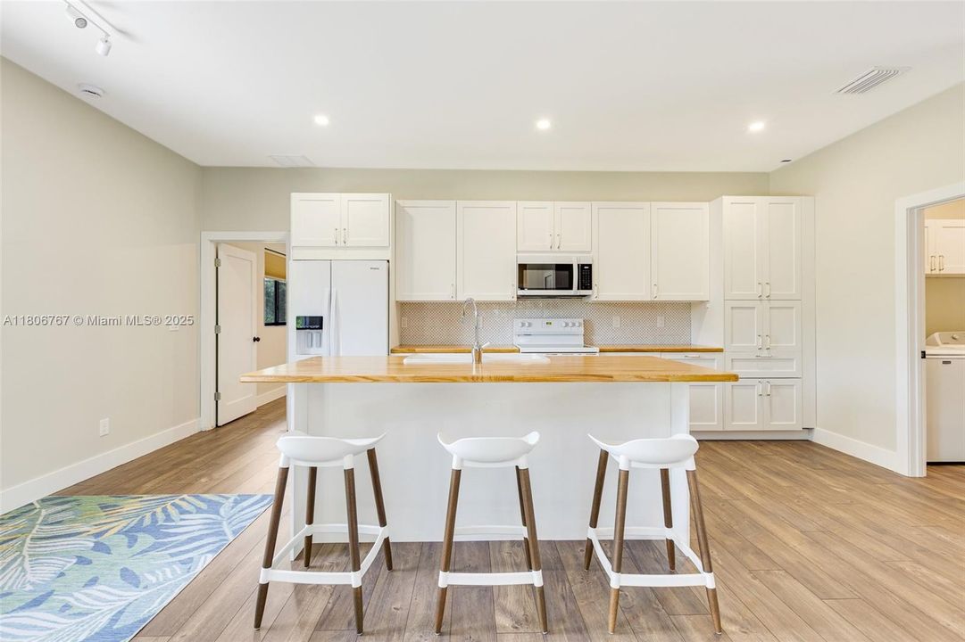 Recently Rented: $2,650 (4 beds, 2 baths, 1500 Square Feet)