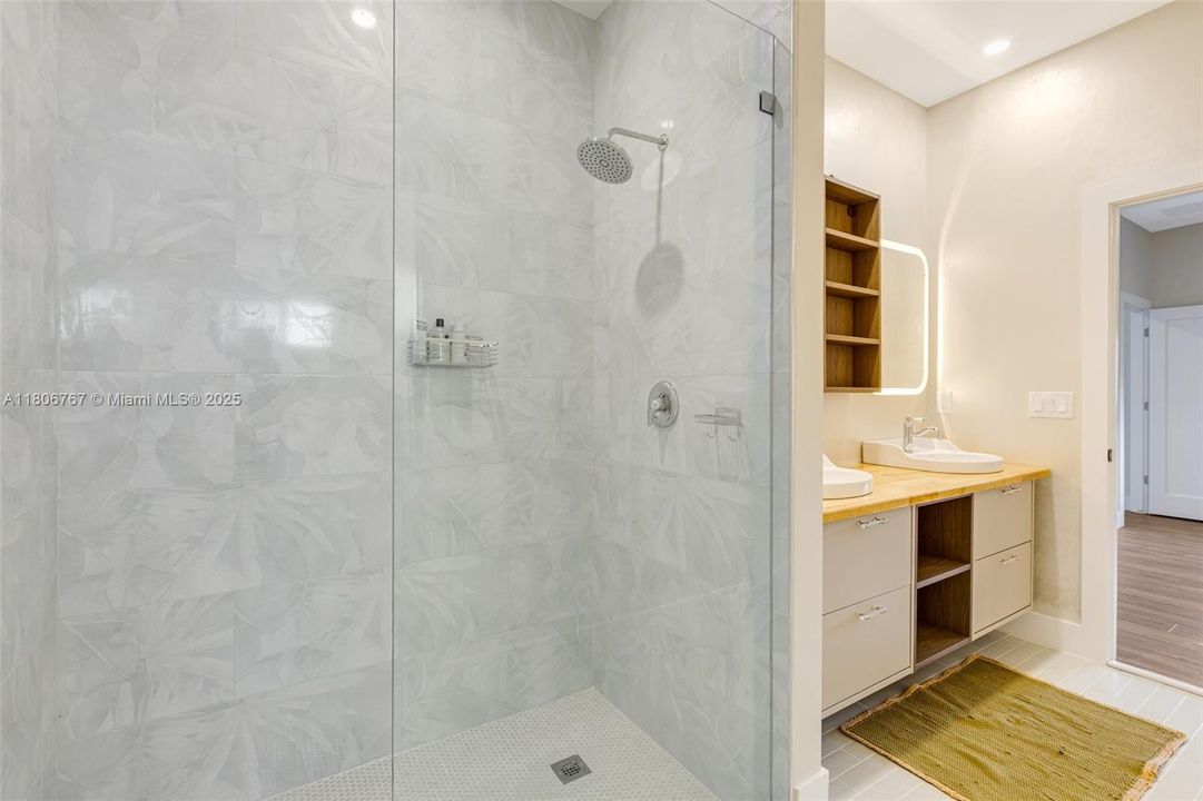 Recently Rented: $2,650 (4 beds, 2 baths, 1500 Square Feet)