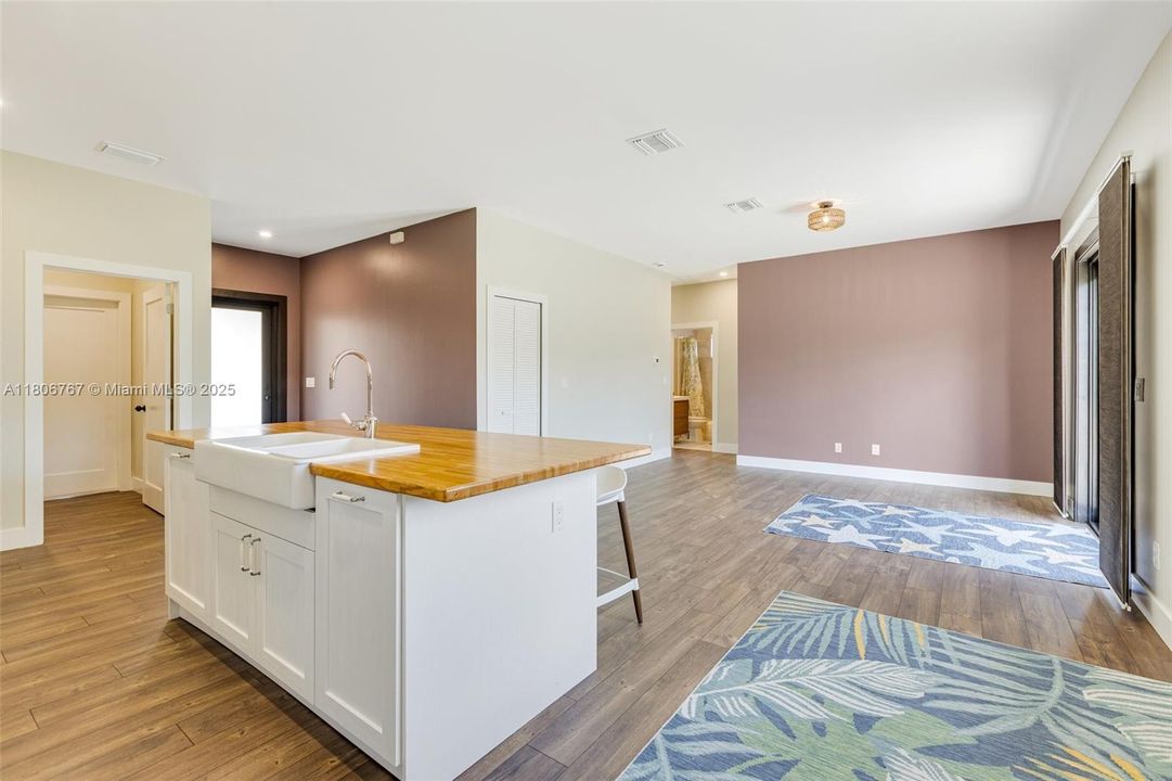 Recently Rented: $2,650 (4 beds, 2 baths, 1500 Square Feet)