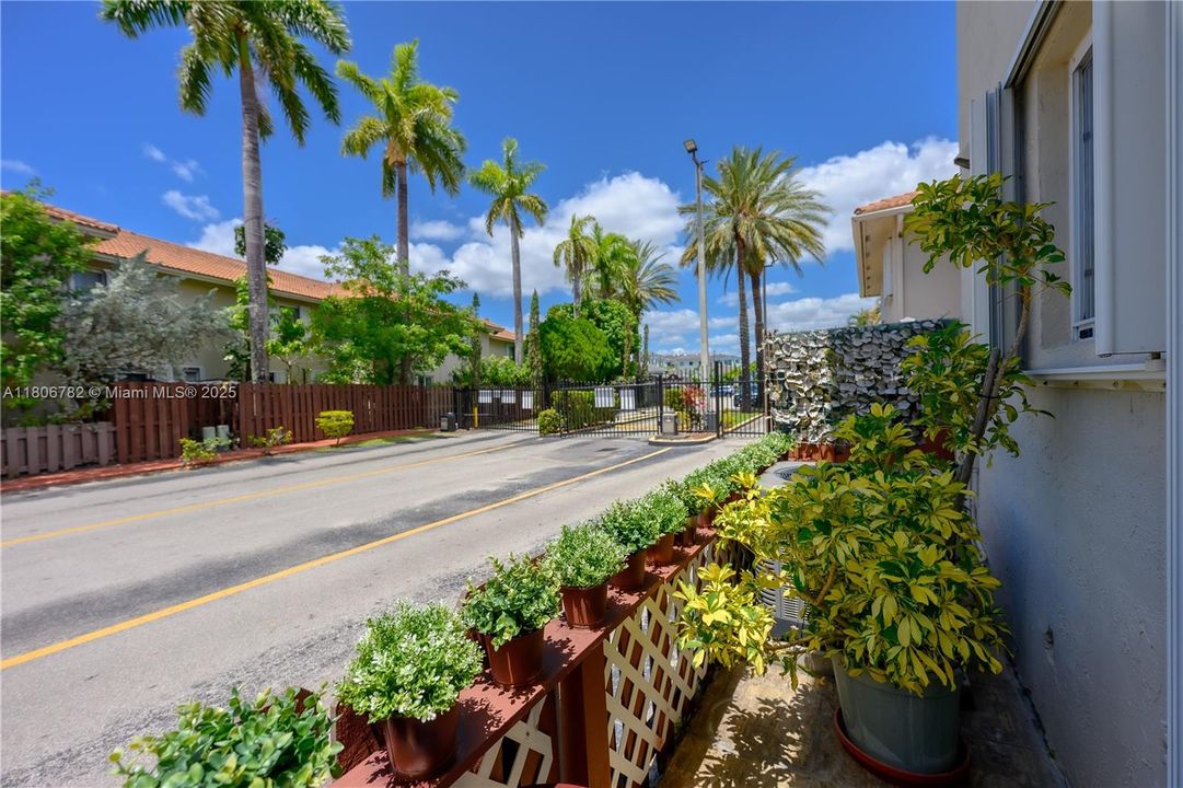 Недавно продано: $345,000 (2 спален, 2 ванн, 1160 Квадратных фут)