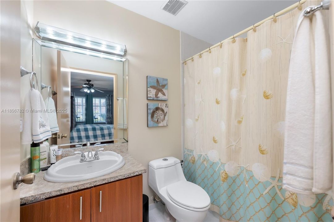 Недавно продано: $345,000 (2 спален, 2 ванн, 1160 Квадратных фут)