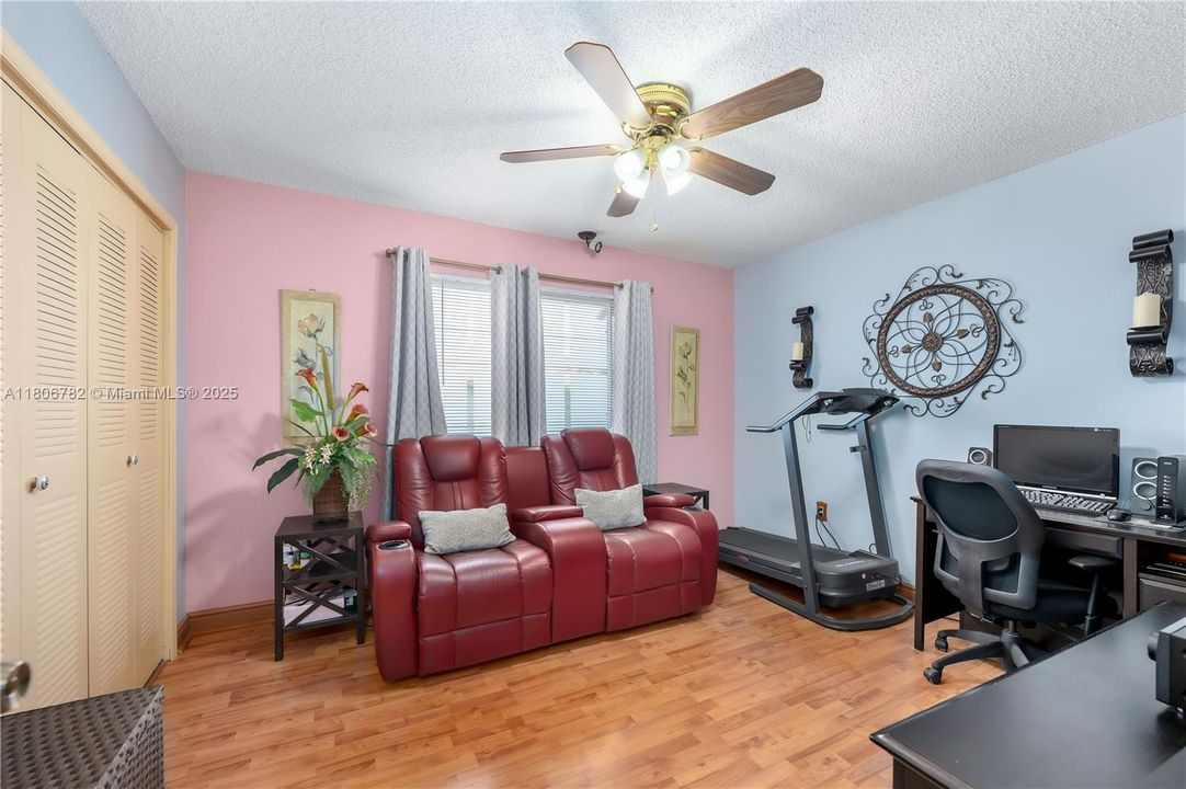 Недавно продано: $345,000 (2 спален, 2 ванн, 1160 Квадратных фут)