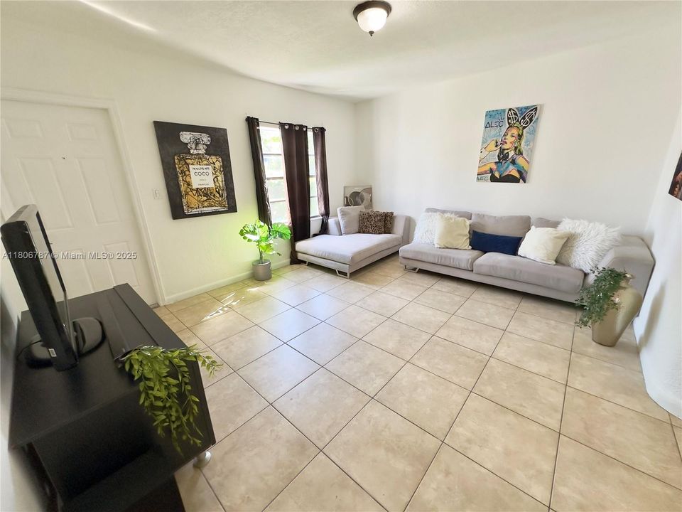 На продажу: $1,800,000 (3 спален, 2 ванн, 1362 Квадратных фут)