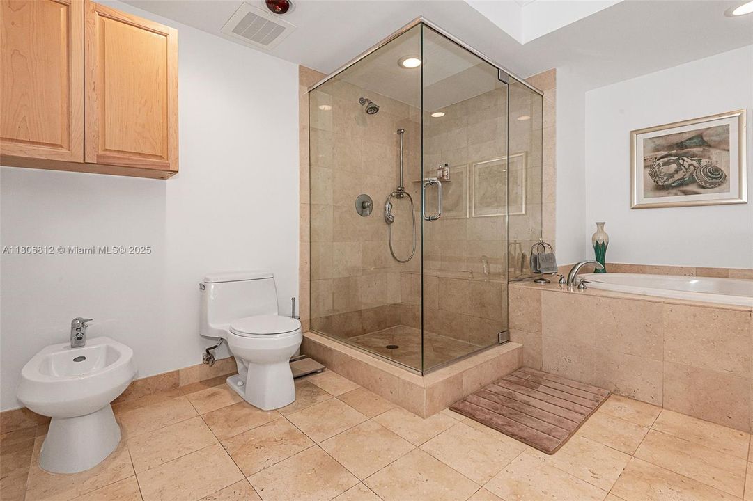 Recently Sold: $1,160,000 (2 beds, 2 baths, 1782 Square Feet)
