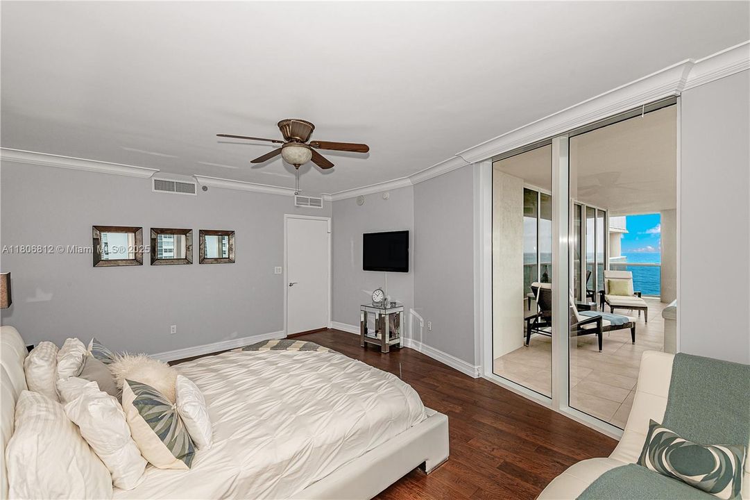 Recently Sold: $1,160,000 (2 beds, 2 baths, 1782 Square Feet)