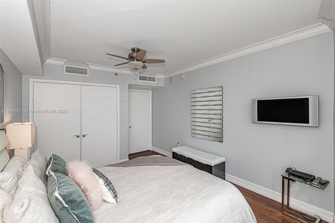 Recently Sold: $1,160,000 (2 beds, 2 baths, 1782 Square Feet)