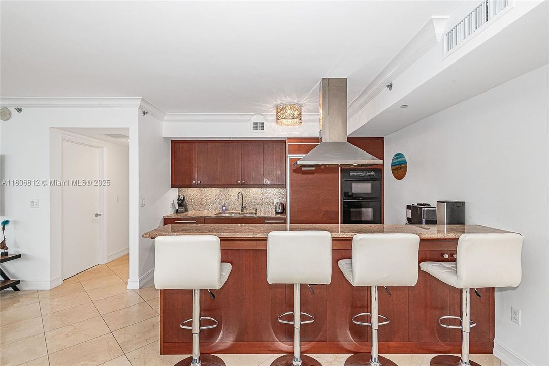 Recently Sold: $1,160,000 (2 beds, 2 baths, 1782 Square Feet)