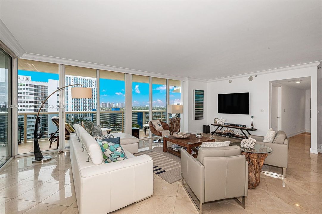 Recently Sold: $1,160,000 (2 beds, 2 baths, 1782 Square Feet)