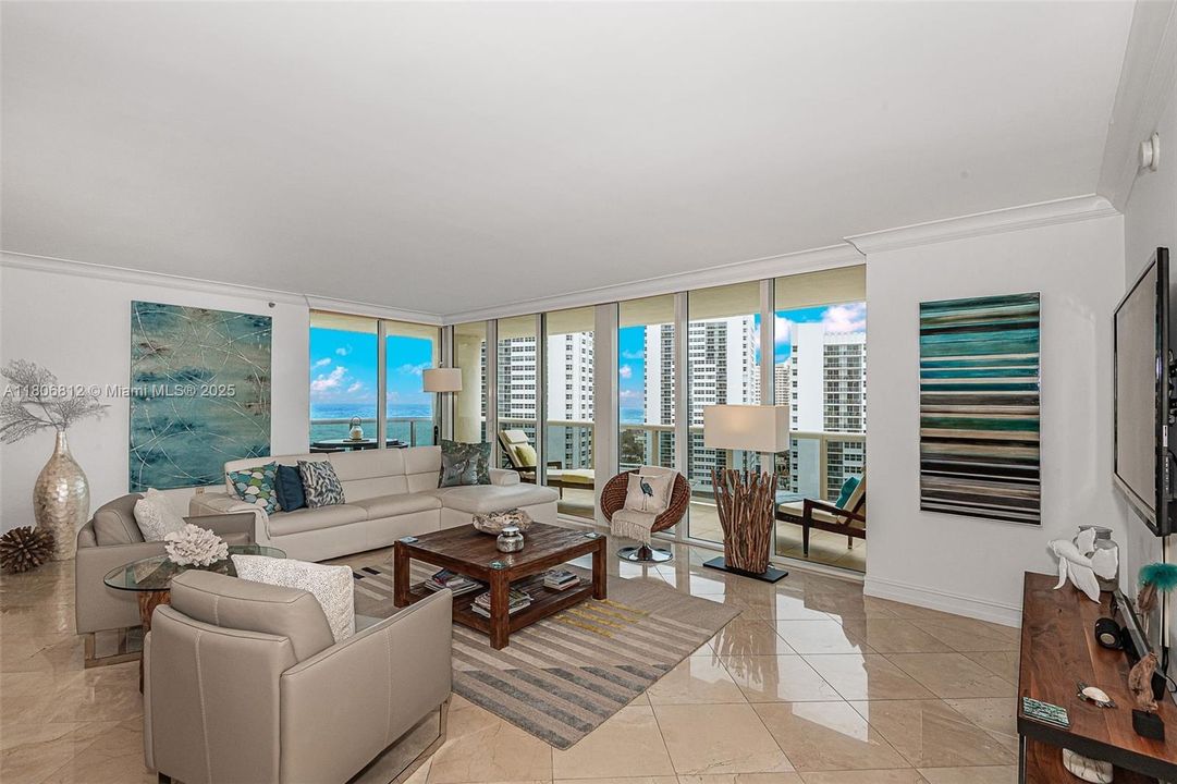 Recently Sold: $1,160,000 (2 beds, 2 baths, 1782 Square Feet)