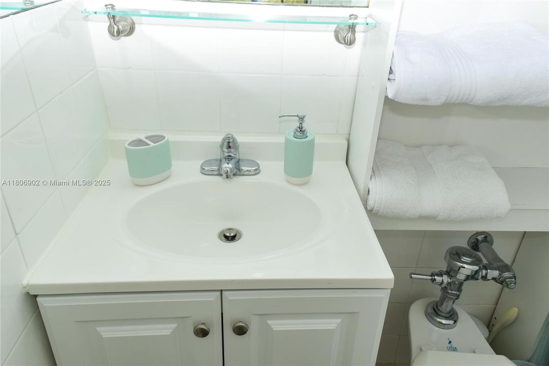 待售: $555,000 (1 贝兹, 1 浴室, 722 平方英尺)