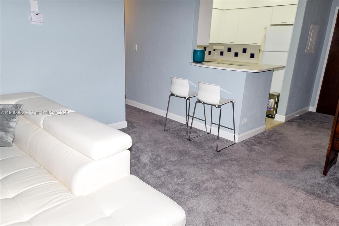 待售: $555,000 (1 贝兹, 1 浴室, 722 平方英尺)