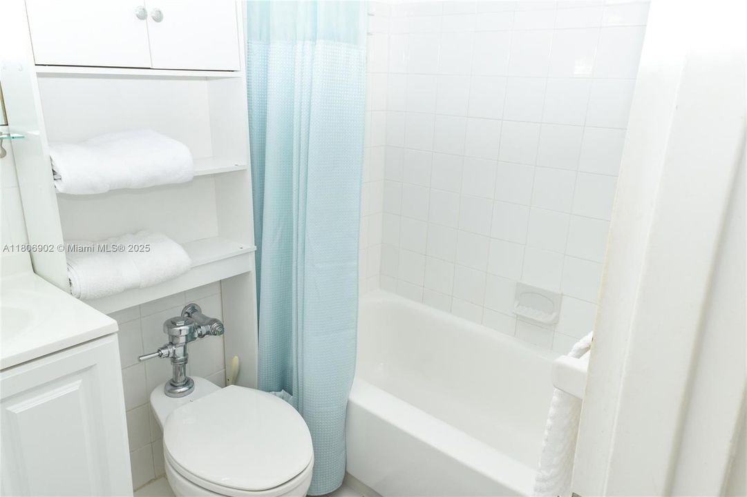 待售: $555,000 (1 贝兹, 1 浴室, 722 平方英尺)