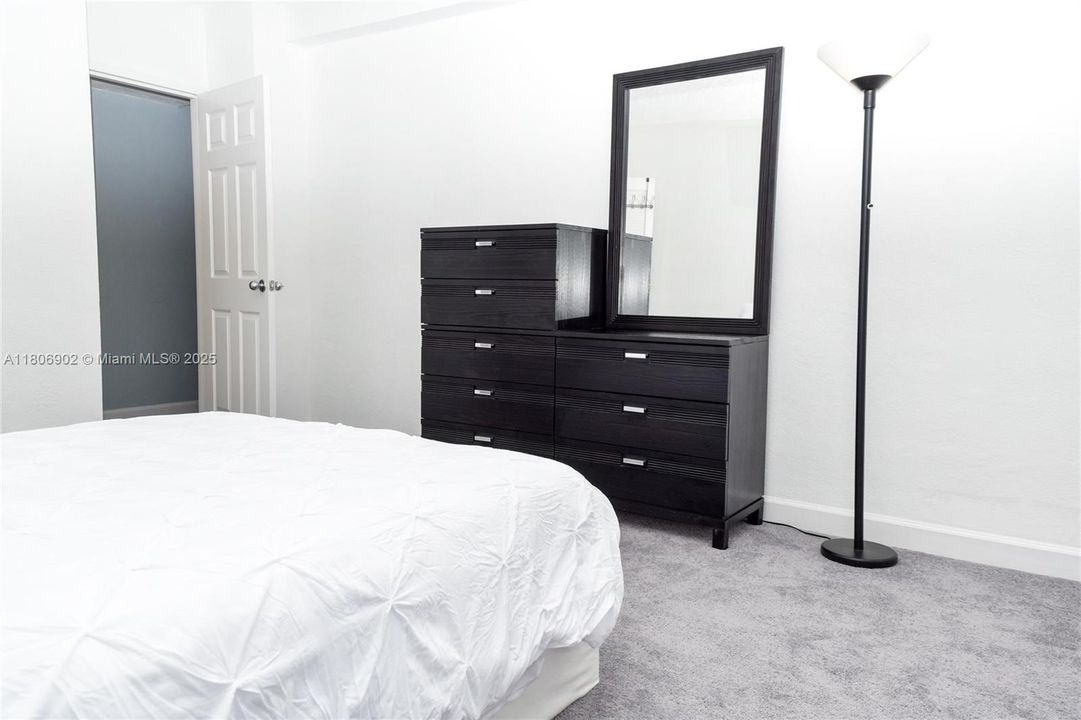 待售: $555,000 (1 贝兹, 1 浴室, 722 平方英尺)