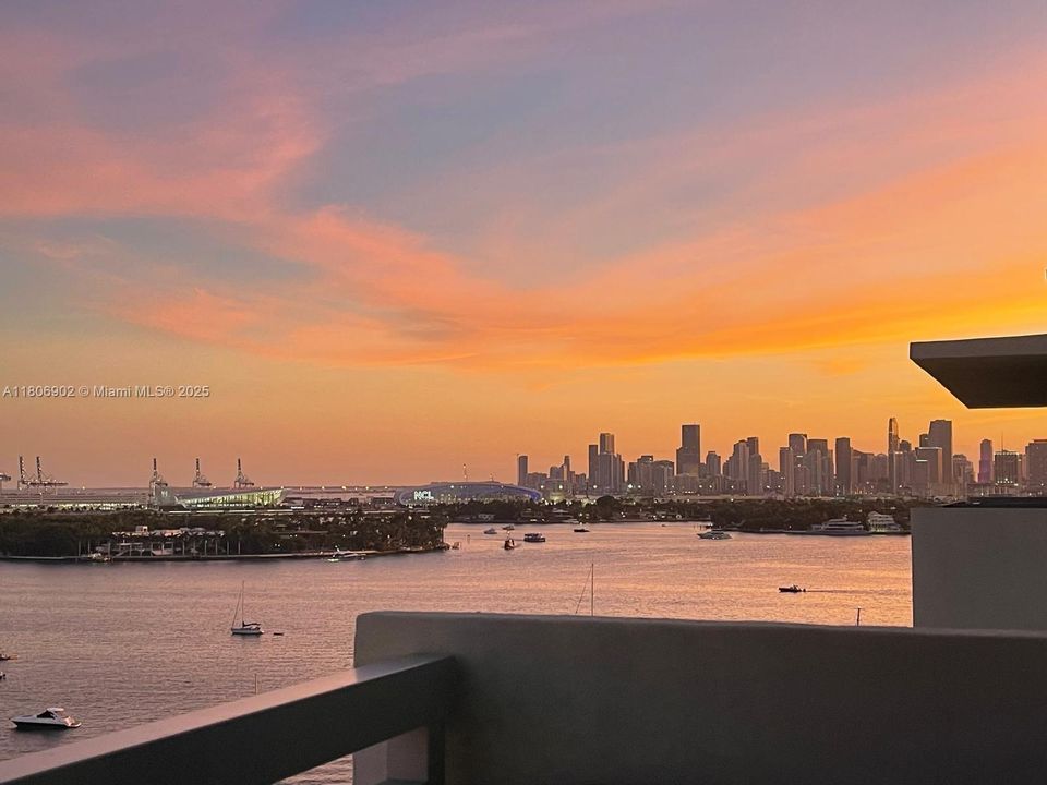 待售: $555,000 (1 贝兹, 1 浴室, 722 平方英尺)