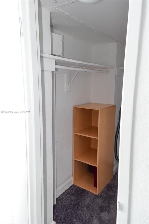 待售: $555,000 (1 贝兹, 1 浴室, 722 平方英尺)