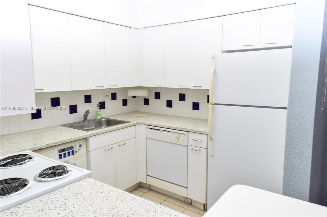 待售: $555,000 (1 贝兹, 1 浴室, 722 平方英尺)