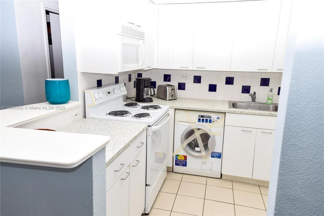 待售: $555,000 (1 贝兹, 1 浴室, 722 平方英尺)