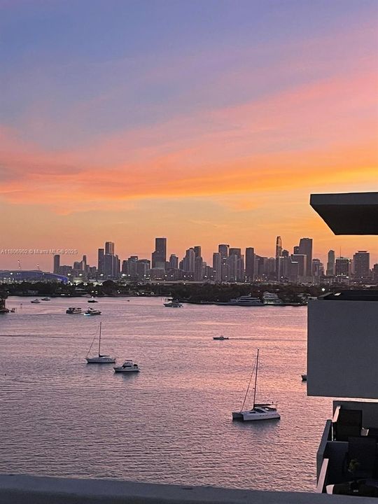 待售: $555,000 (1 贝兹, 1 浴室, 722 平方英尺)