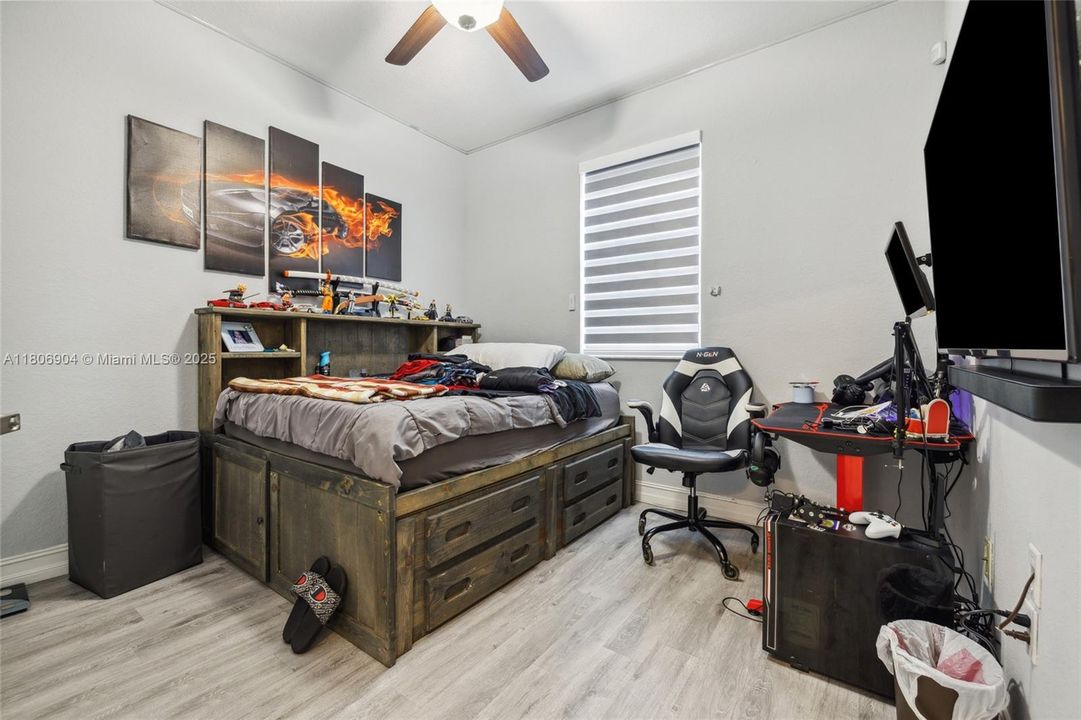 Vendido Recientemente: $450,000 (3 camas, 2 baños, 1526 Pies cuadrados)