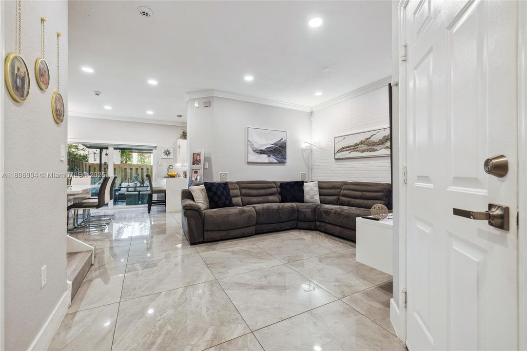 Vendido Recientemente: $450,000 (3 camas, 2 baños, 1526 Pies cuadrados)