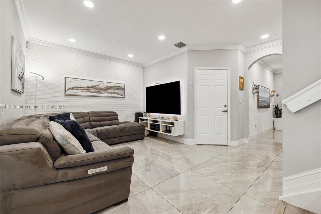 Vendido Recientemente: $450,000 (3 camas, 2 baños, 1526 Pies cuadrados)