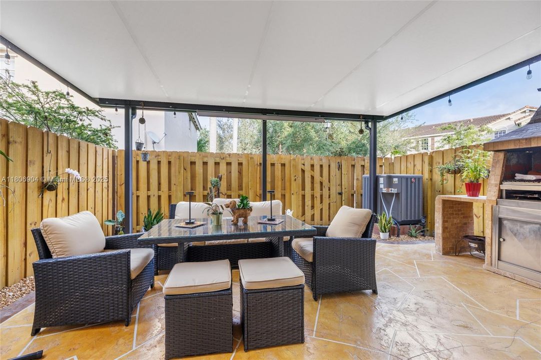 Vendido Recientemente: $450,000 (3 camas, 2 baños, 1526 Pies cuadrados)