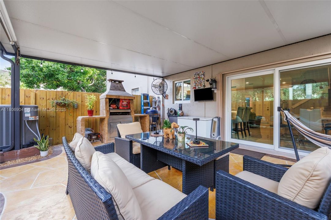 Vendido Recientemente: $450,000 (3 camas, 2 baños, 1526 Pies cuadrados)